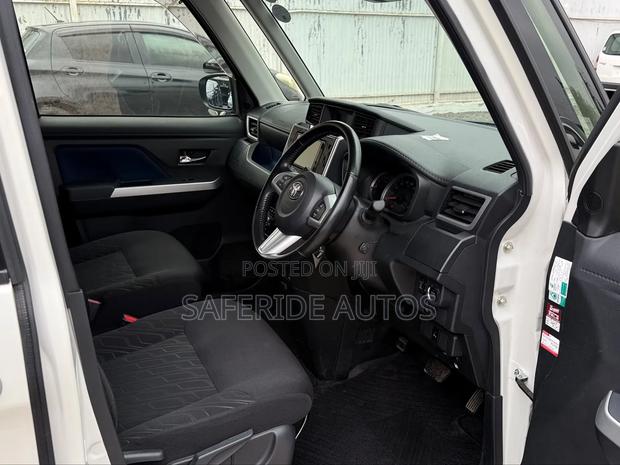 Toyota Tank 1.0 FWD 2019 White