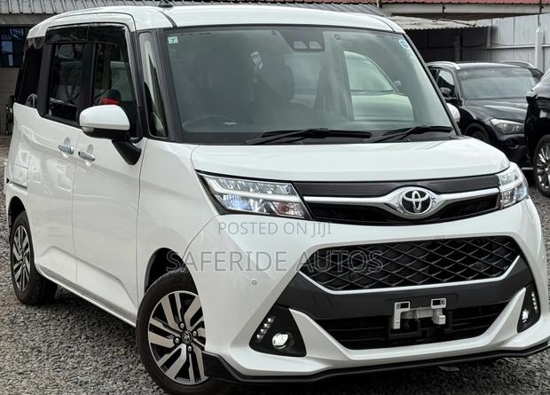 Toyota Tank 1.0 FWD 2019 White