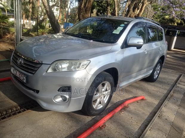 Toyota Vanguard 2010 Silver