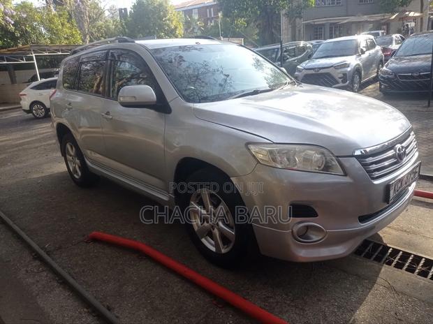 Toyota Vanguard 2010 Silver