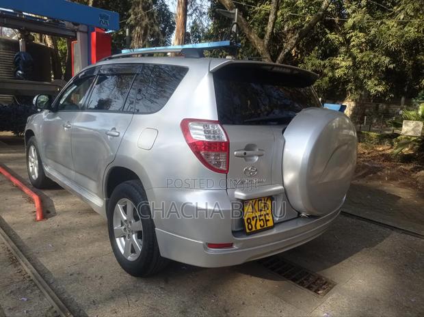Toyota Vanguard 2010 Silver
