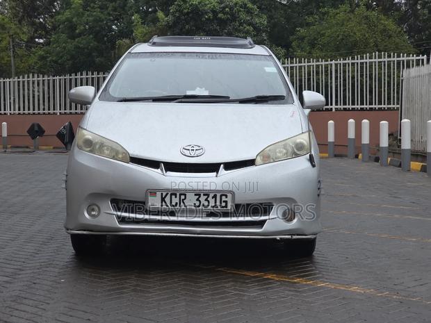 Toyota Wish 2011 Silver