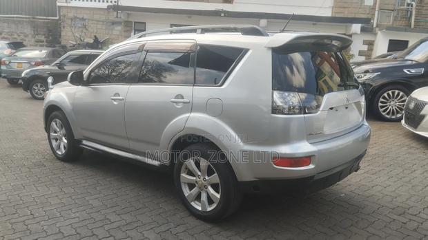 Mitsubishi Outlander 2011 Silver