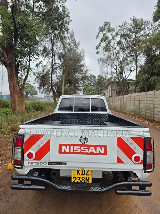 Nissan Hardbody 2012 White