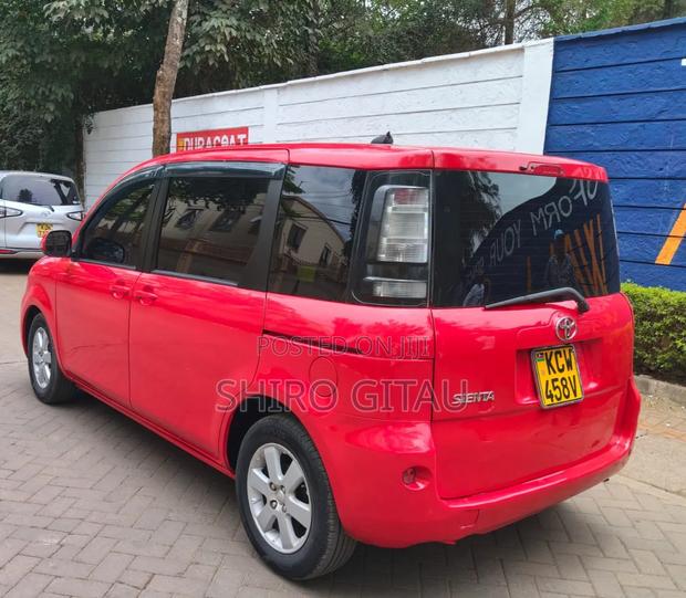 Toyota Sienta 1.5 FWD 2013 Red