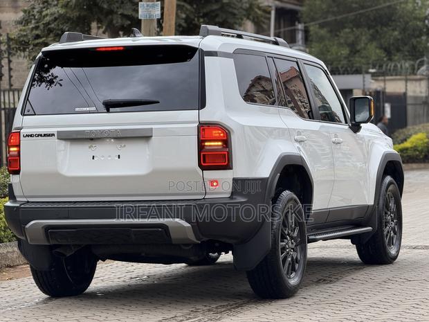 Toyota Land Cruiser Prado 2.8 2024 White