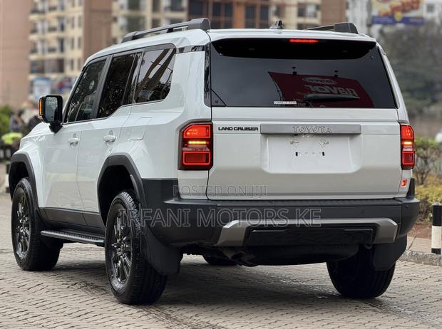 Toyota Land Cruiser Prado 2.8 2024 White