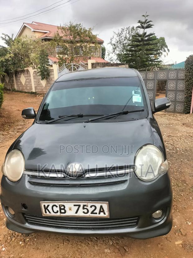 Toyota Sienta 2009 Silver