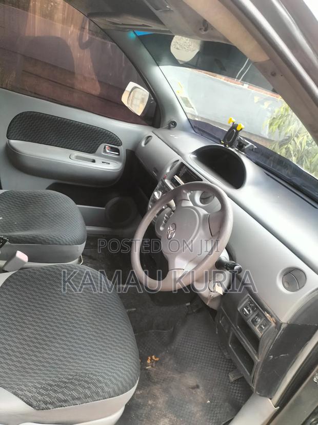 Toyota Sienta 2009 Silver