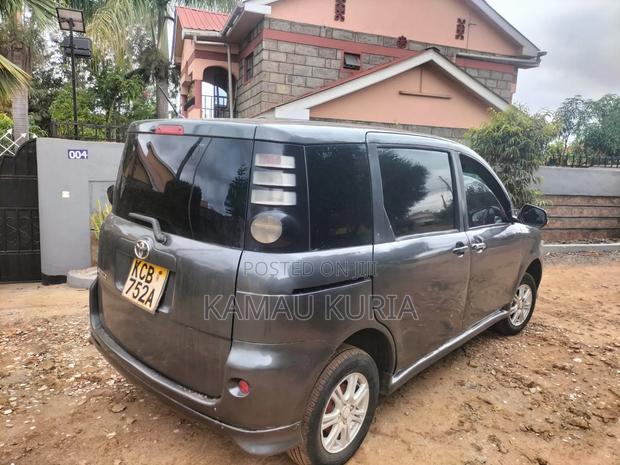 Toyota Sienta 2009 Silver