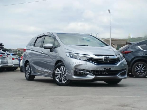 Honda Fit Shuttle 1.5 Hybrid 2WD 2019 Silver