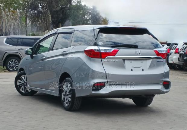 Honda Fit Shuttle 1.5 Hybrid 2WD 2019 Silver