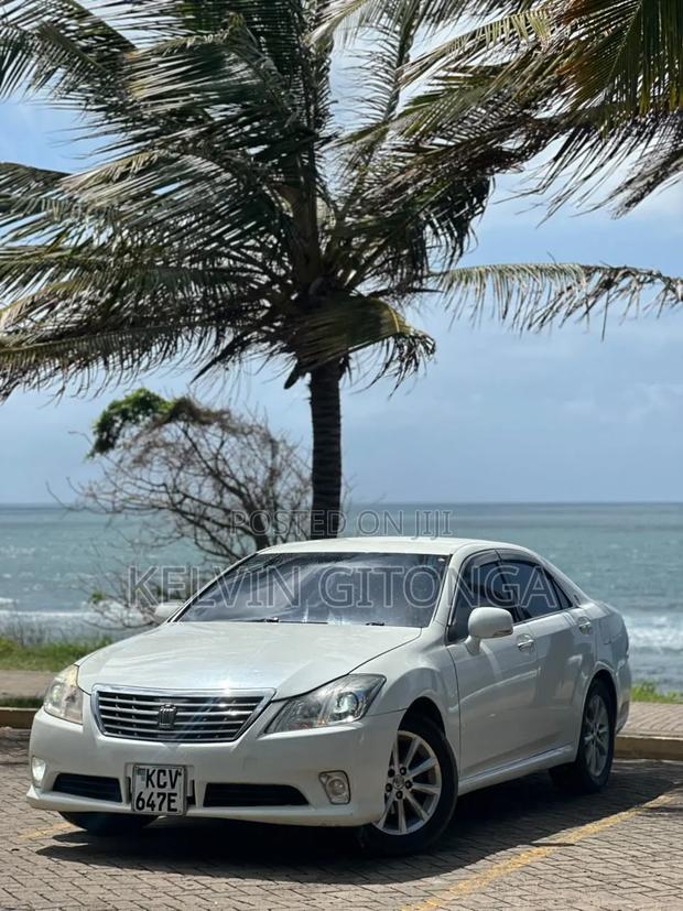 Toyota Crown 2013 White