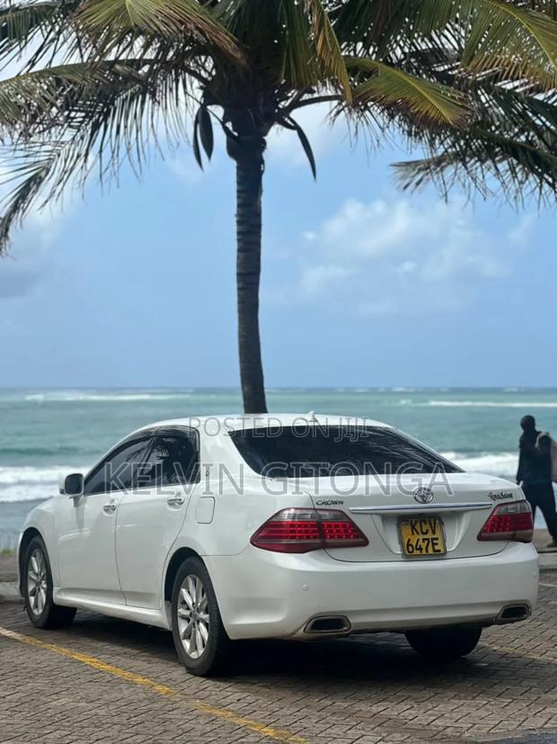 Toyota Crown 2013 White