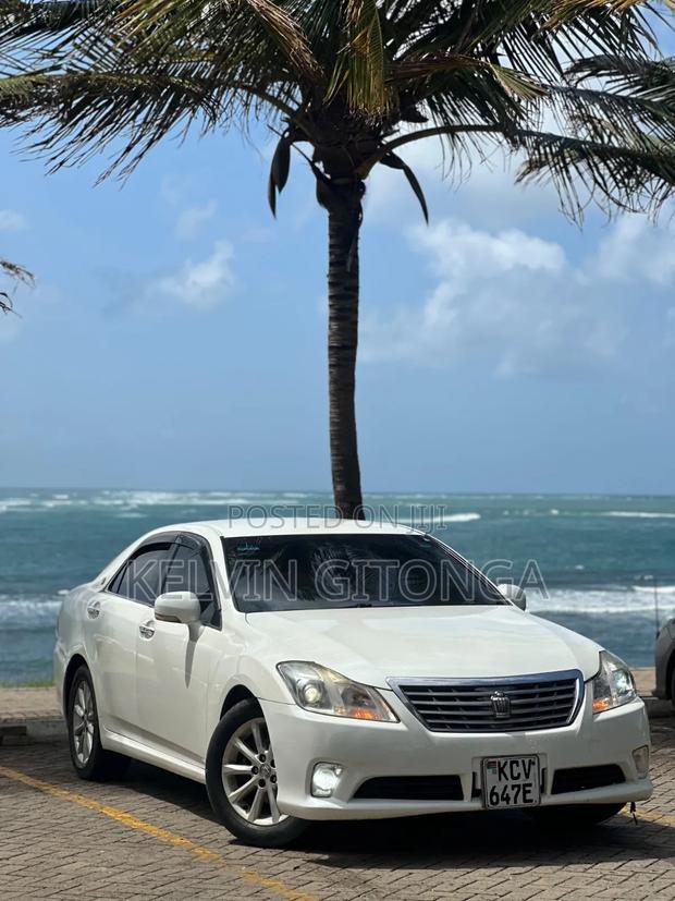 Toyota Crown 2013 White