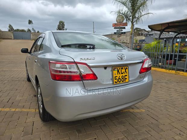 Toyota Premio 2012 Silver