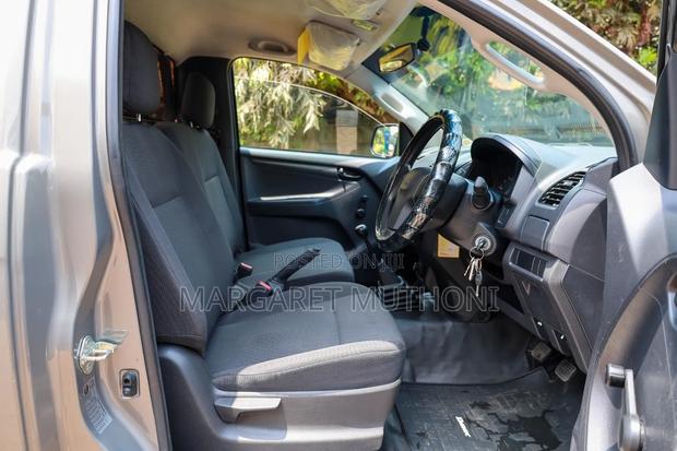 Isuzu D-MAX 2021 Gray