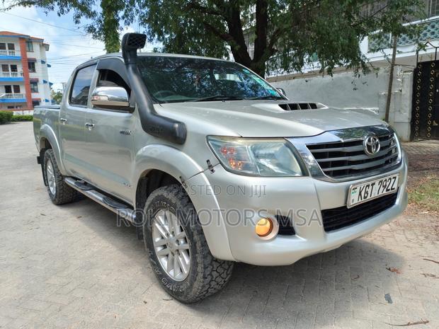 Toyota Hilux 2013 Silver