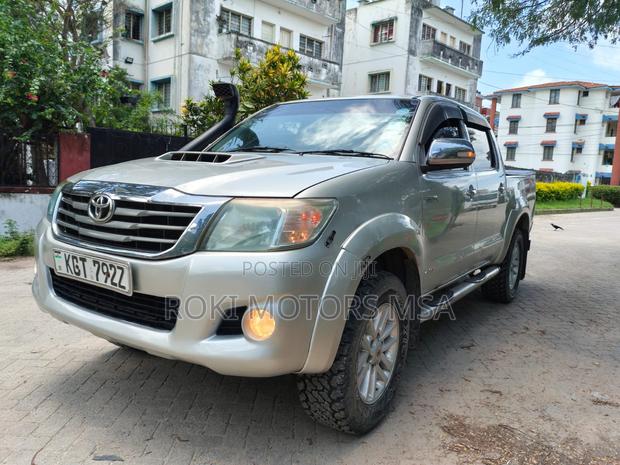 Toyota Hilux 2013 Silver