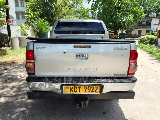 Toyota Hilux 2013 Silver