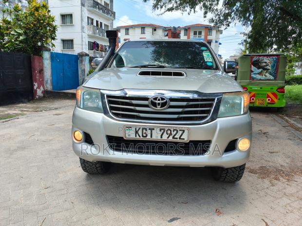 Toyota Hilux 2013 Silver