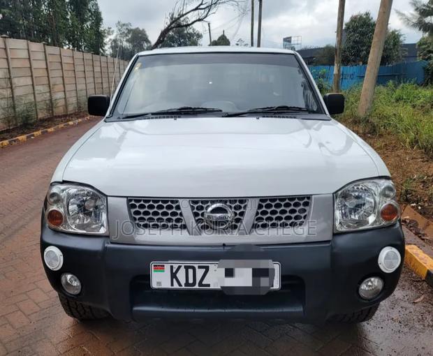 Nissan Hardbody 2012 White
