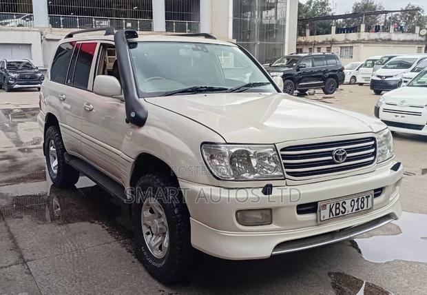 Toyota Land Cruiser 2002 White