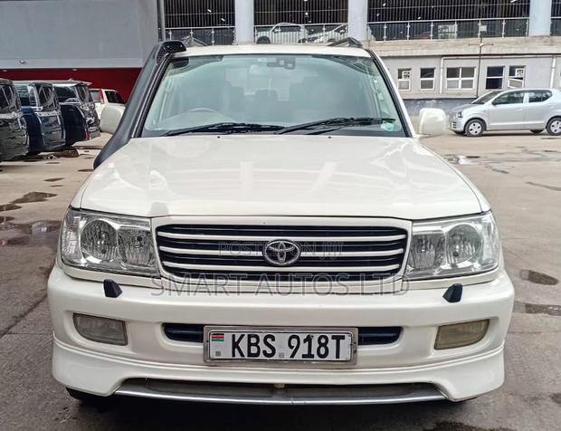 Toyota Land Cruiser 2002 White