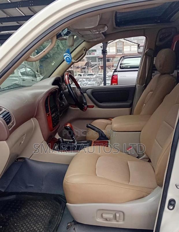 Toyota Land Cruiser 2002 White