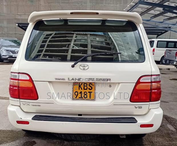 Toyota Land Cruiser 2002 White