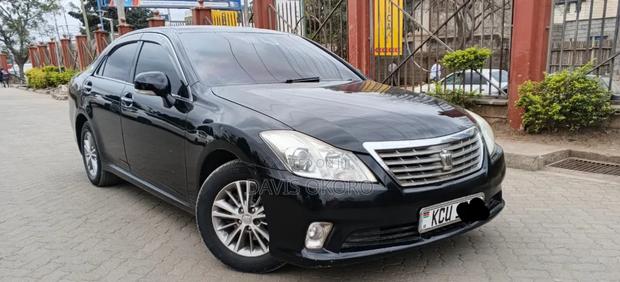 Toyota Crown 2012 Black