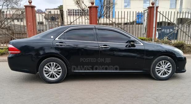 Toyota Crown 2012 Black
