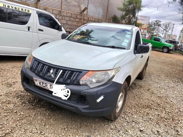 Mitsubishi L200 2015 White
