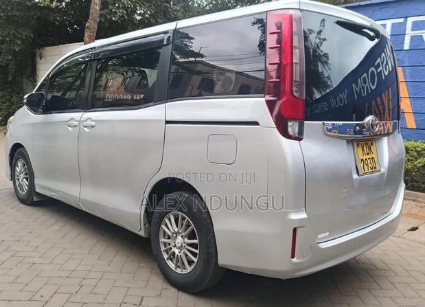 Toyota Noah 2015 Silver