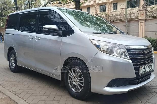 Toyota Noah 2015 Silver