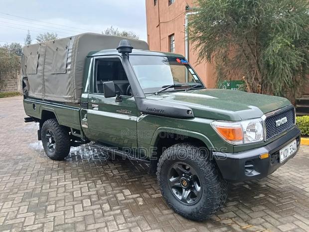 Toyota Land Cruiser 79 Series 2017 Green