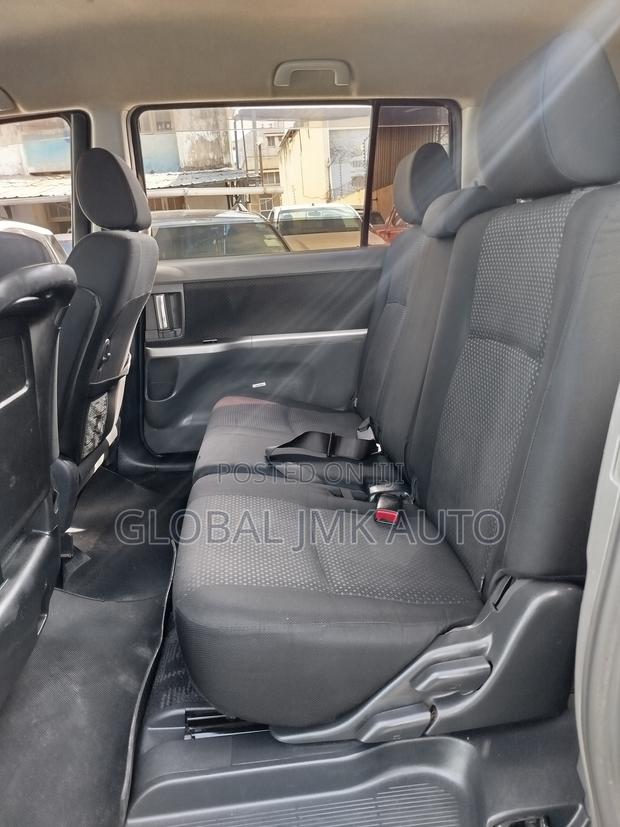 Toyota ISIS 2.0 Platana V-selection 2WD 2010 Black