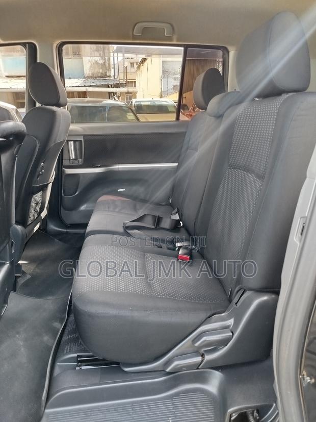 Toyota ISIS 2.0 Platana V-selection 2WD 2010 Black