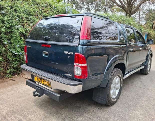 Toyota Hilux 2011 Green