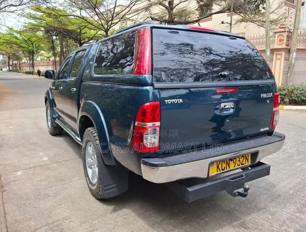 Toyota Hilux 2011 Green