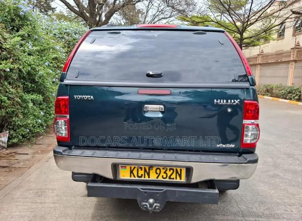 Toyota Hilux 2011 Green