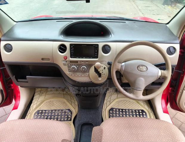 Toyota Sienta 2013 Red