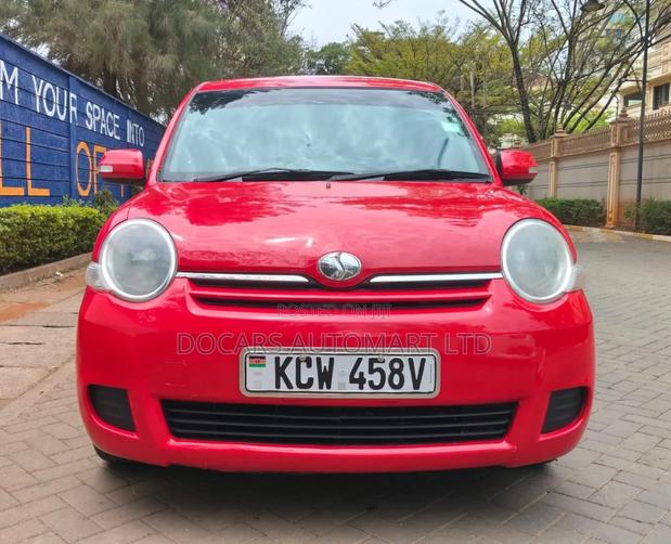 Toyota Sienta 2013 Red