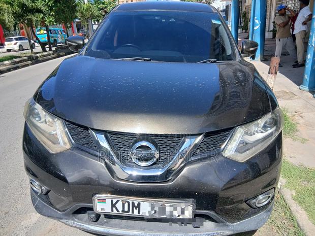 Nissan X-Trail 2015 Gold