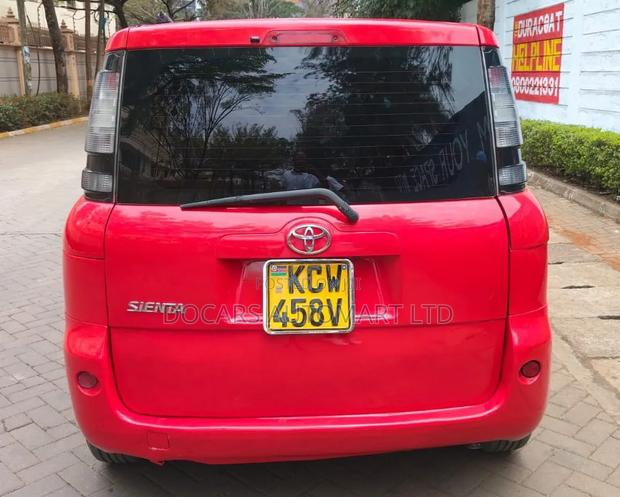 Toyota Sienta 2013 Red