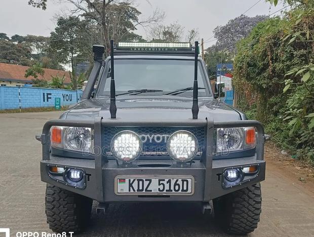 Toyota Land Cruiser 2014 Gray