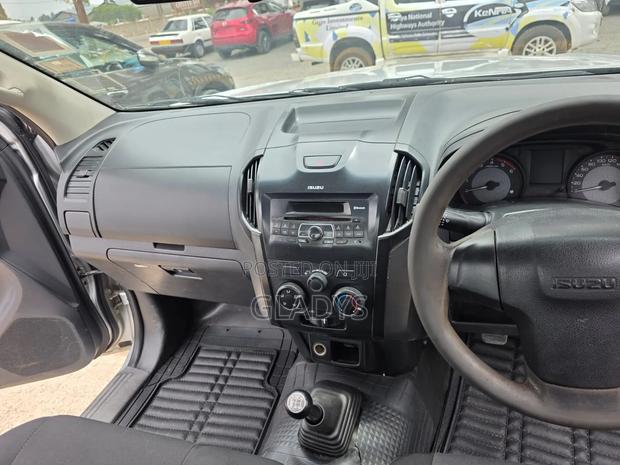 Isuzu D-MAX 2021 Gray