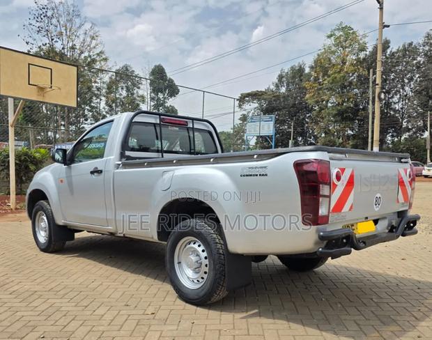 Isuzu D-MAX 2022 Silver