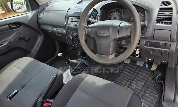 Isuzu D-MAX 2022 Silver