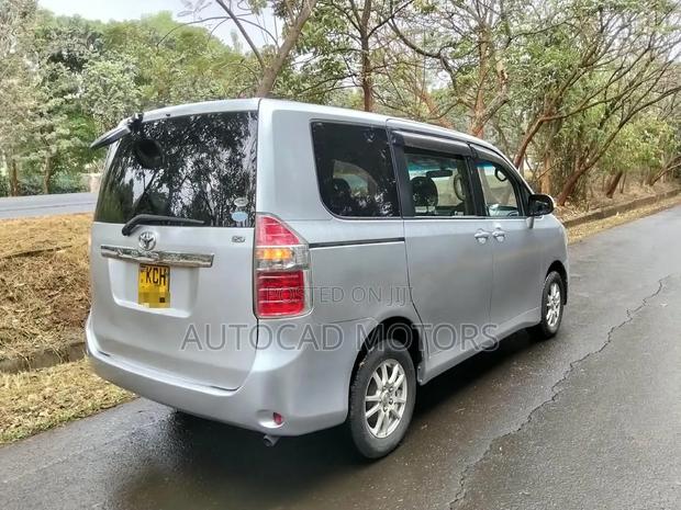 Toyota Noah 2008 Silver